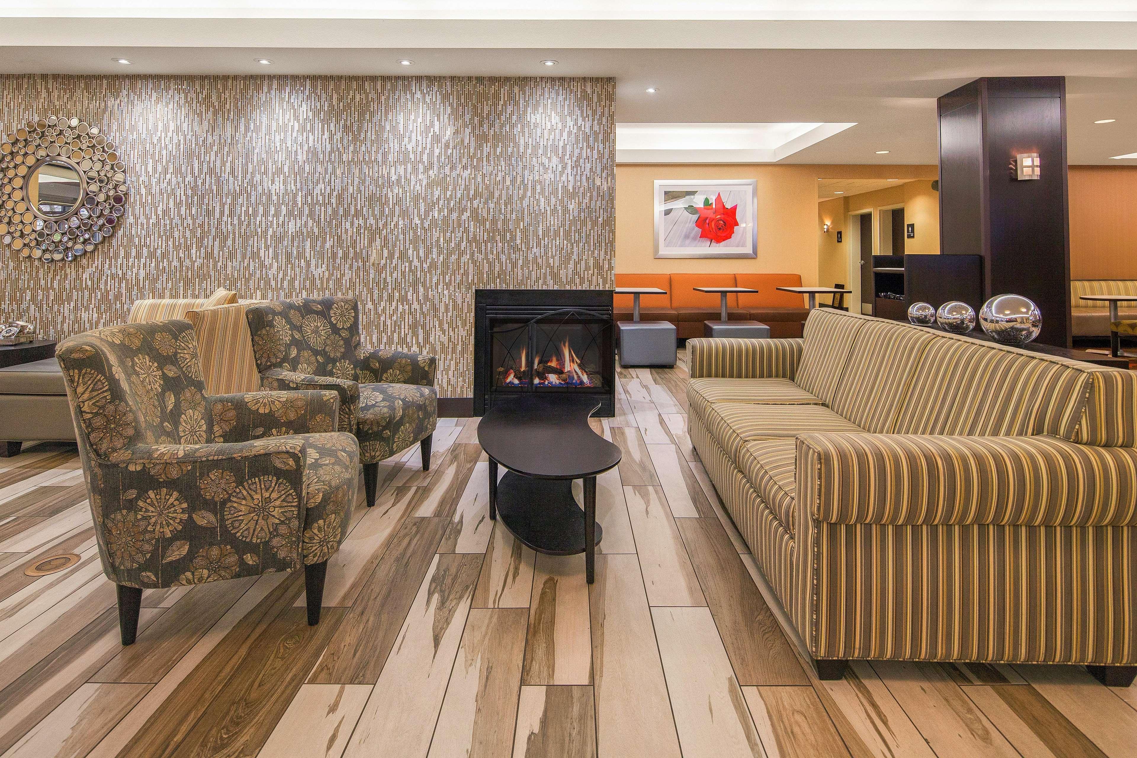 Hampton Inn & Suites Seattle North/Линуд Екстериор снимка