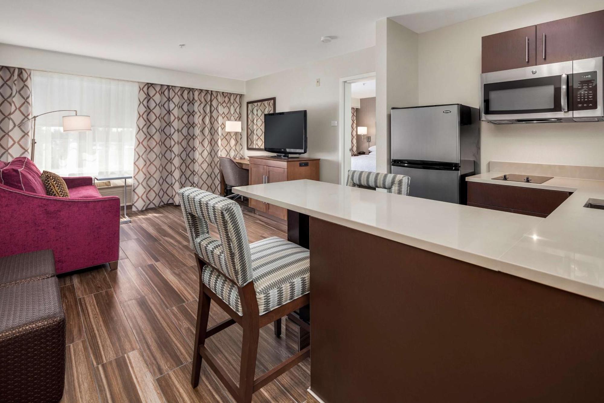 Hampton Inn & Suites Seattle North/Линуд Екстериор снимка