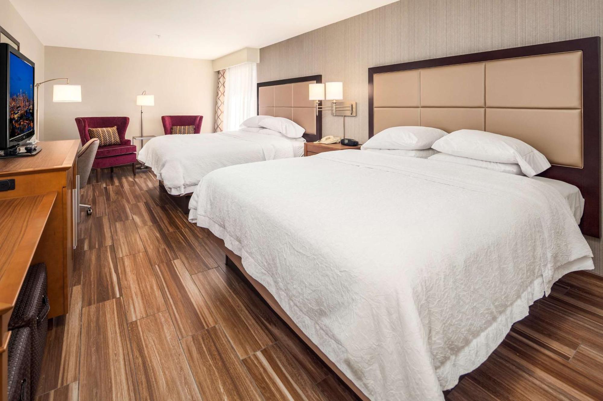 Hampton Inn & Suites Seattle North/Линуд Екстериор снимка