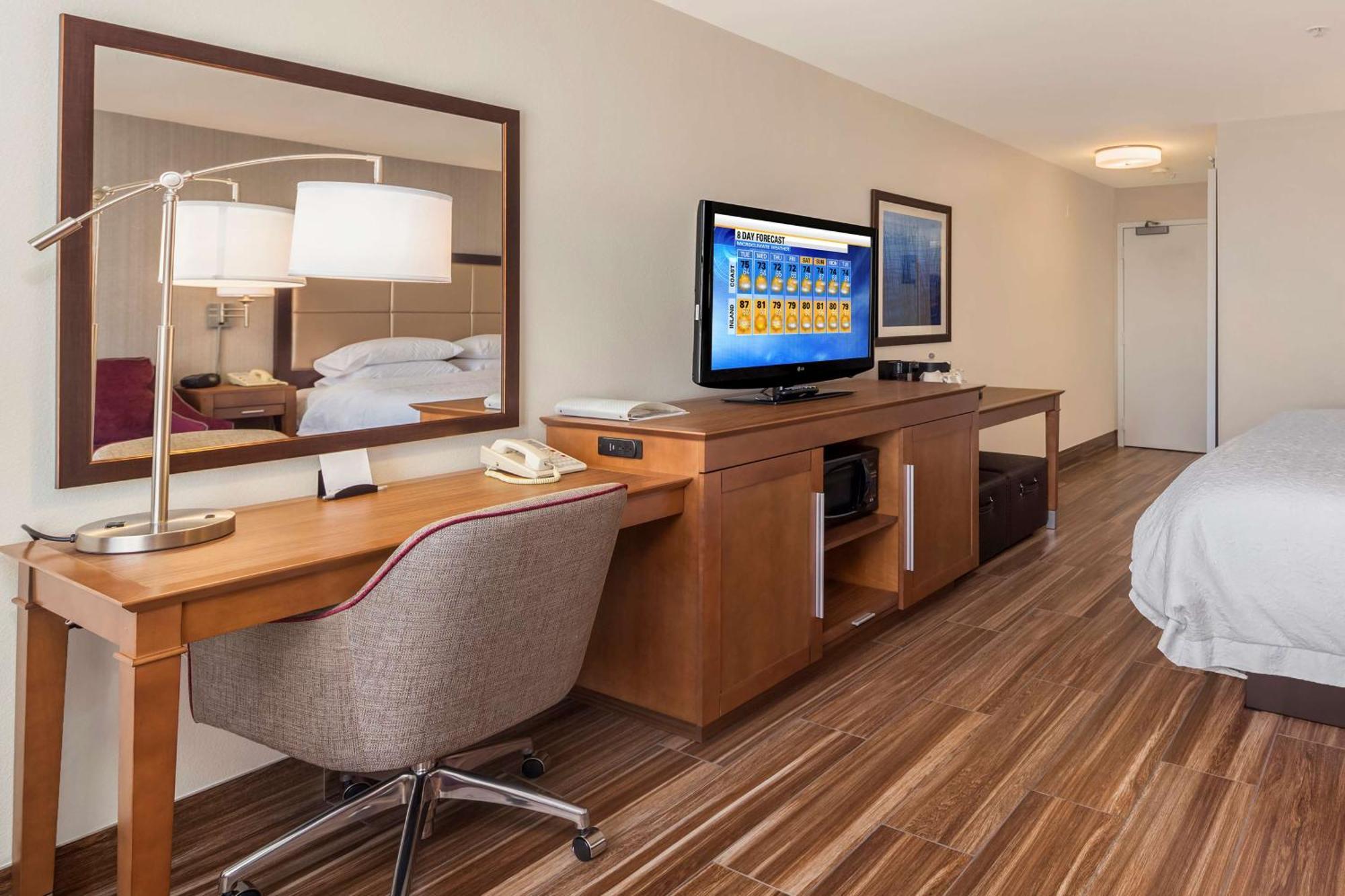 Hampton Inn & Suites Seattle North/Линуд Екстериор снимка