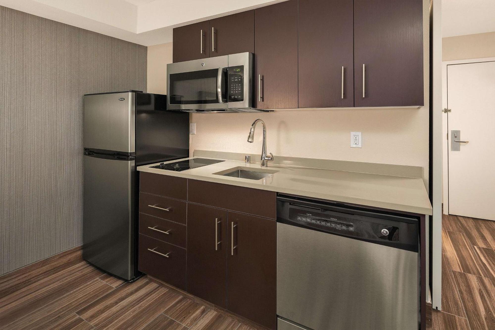 Hampton Inn & Suites Seattle North/Линуд Екстериор снимка