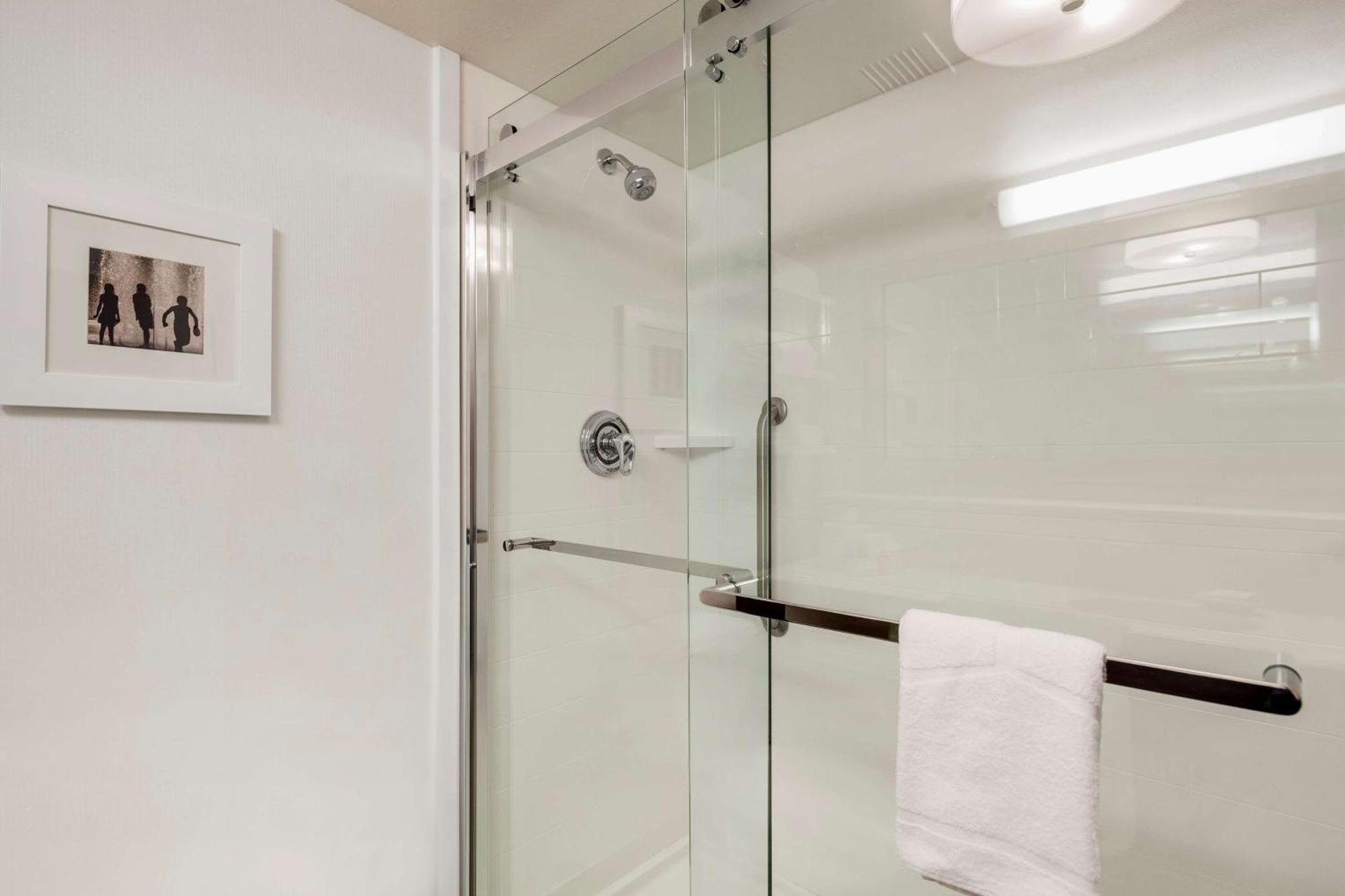 Hampton Inn & Suites Seattle North/Линуд Екстериор снимка
