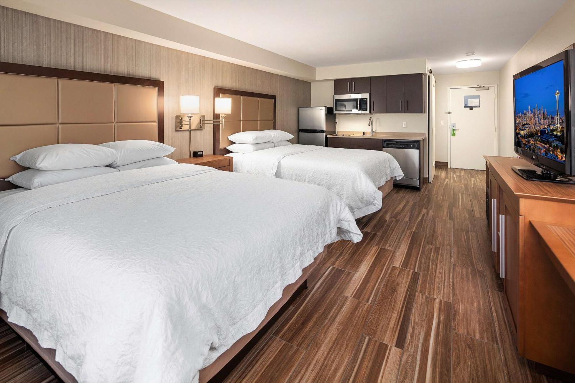 Hampton Inn & Suites Seattle North/Линуд Екстериор снимка
