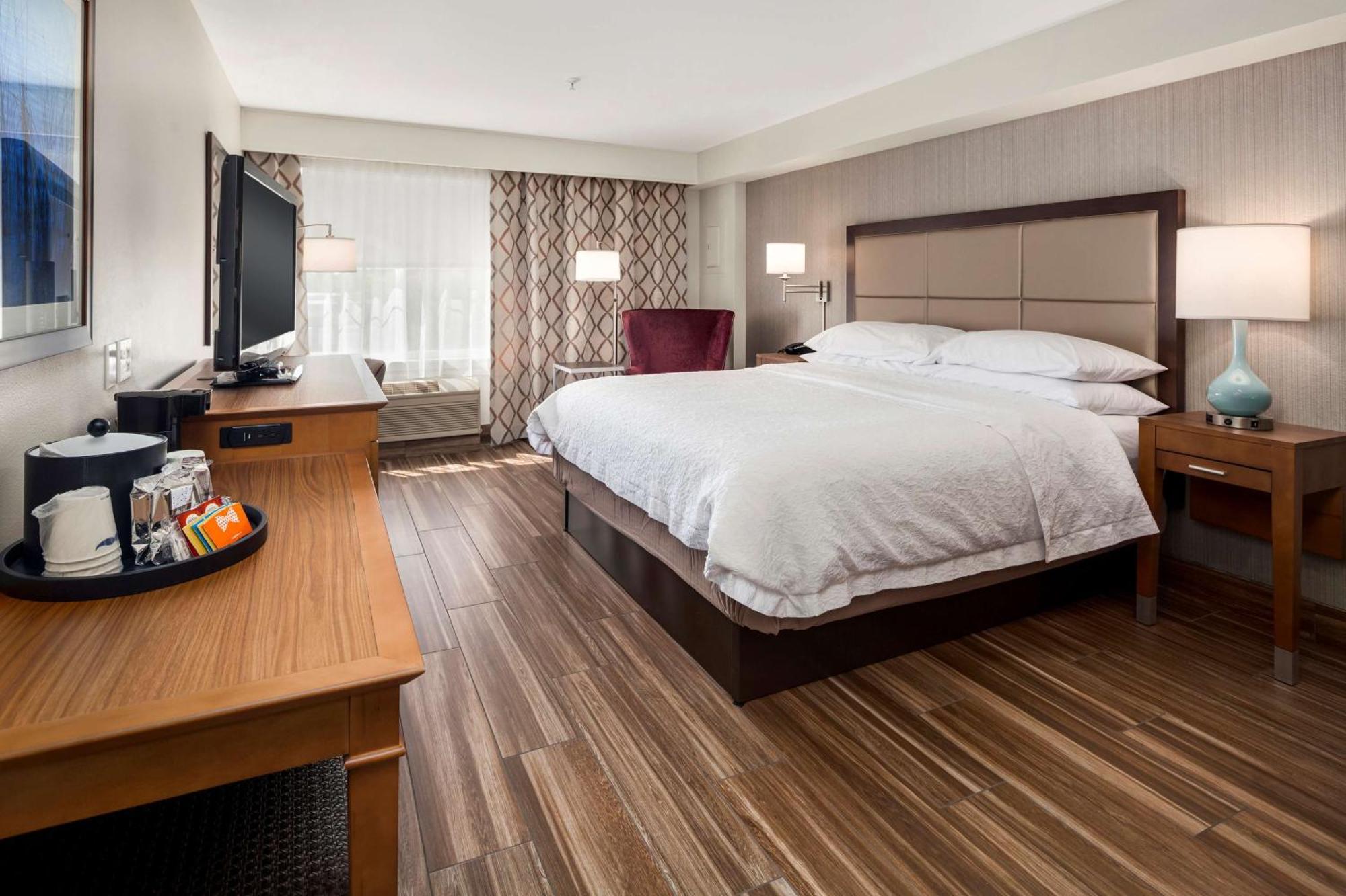 Hampton Inn & Suites Seattle North/Линуд Екстериор снимка