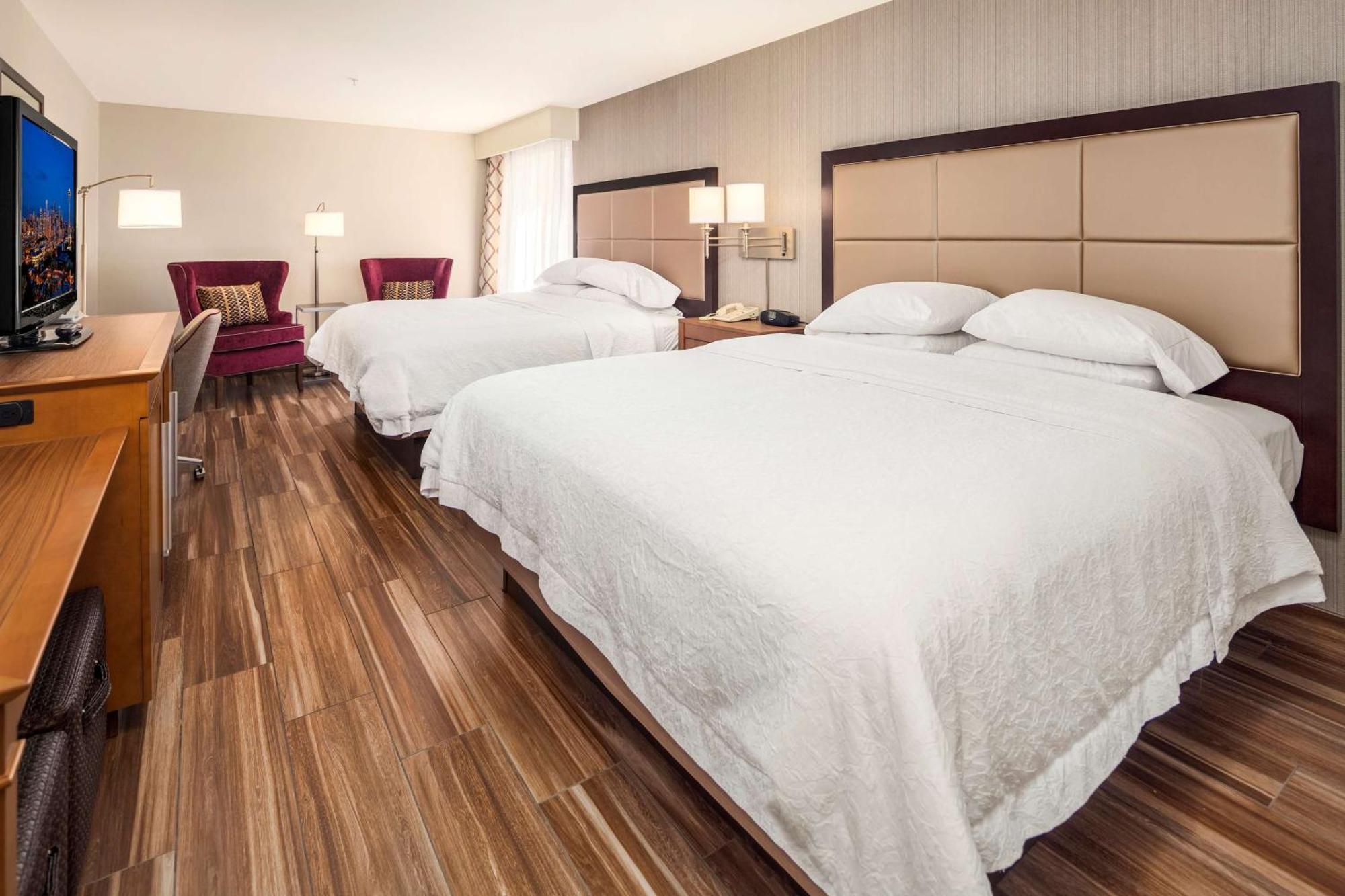 Hampton Inn & Suites Seattle North/Линуд Екстериор снимка