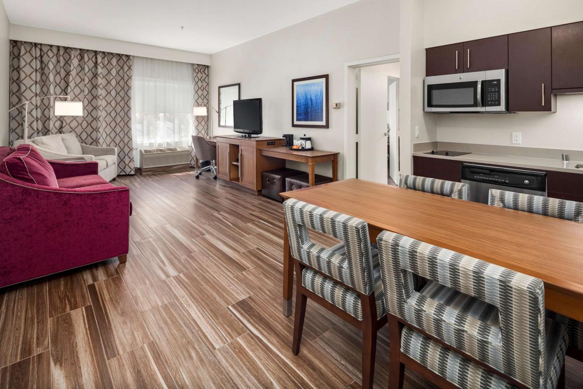 Hampton Inn & Suites Seattle North/Линуд Екстериор снимка
